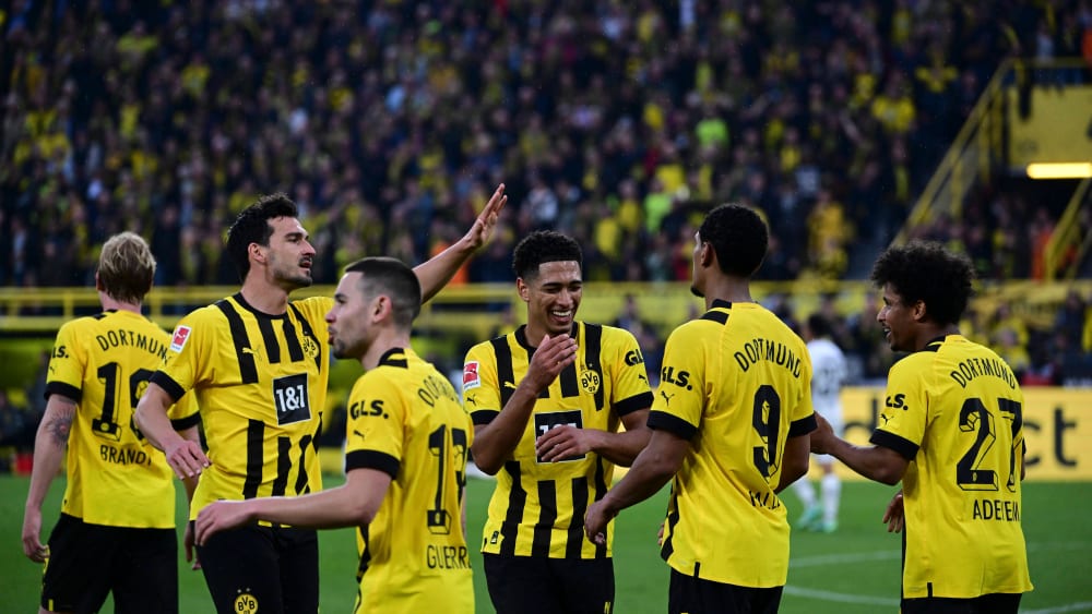 4:0 und beste Laune: Borussia Dortmund ist nach diesem 29. Spieltag neuer Bundesliga-Tabellenführer.