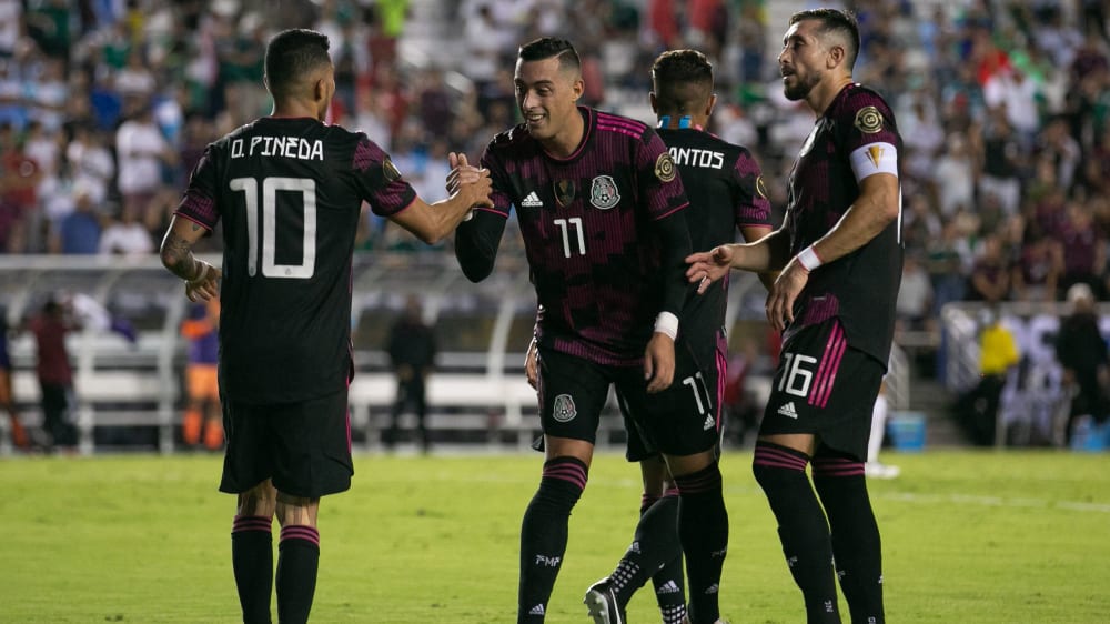 Mexikos Matchwinner gegen Guatemala beim Gold Cup: Rogelio Funes Mori (2. v. li.).