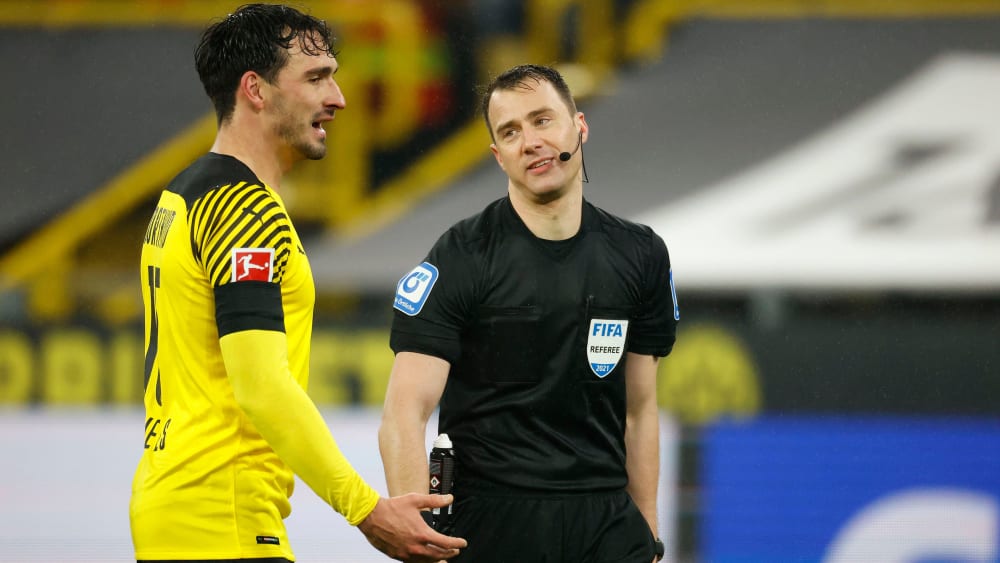 Hatten viel Redebedarf: Mats Hummels und Felix Zwayer.