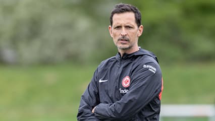 Training Eintracht Frankfurt Trainer Dino Toppmöller (Eintracht Frankfurt). Training von Eintracht Frankfurt am 9. April 2024 im Deutsche Bank Park in Frankfurt am Main. - Nach Vorgaben der DFL, Deutsche Fußball Liga, ist es untersagt, in dem Stadion und oder vom Spiel angefertigte Fotoaufnahmen in Form von Sequenzbildern und oder videoähnlichen Fotostrecken zu verwerten bzw. verwerten zu lassen., Frankfurt am Main Hessen Deutschland Deutsche Bank Park *** Training Eintracht Frankfurt Coach Dino Toppmöller Eintracht Frankfurt Training of Eintracht Frankfurt on April 9, 2024 at Deutsche Bank Park in Frankfurt am Main According to the regulations of the DFL, Deutsche Fußball Liga, it is prohibited to use or have used photographs taken in the stadium and or of the game in the form of sequential images and or video-like photo series , Frankfurt am Main Hessen Germany Deutsche Bank Park