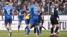 Goldenes Tor für die Stuttgarter Kickers: Sinan Tekerci (Zweiter von links) erzielte Volley das einzige Tor des Nachmittags.