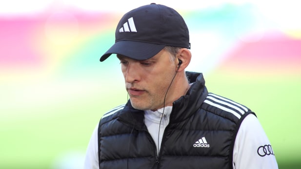 Bayern-Coach Thomas Tuchel muss sich das Spiel von oben anschauen, da er gelbgesperrt fehlt.