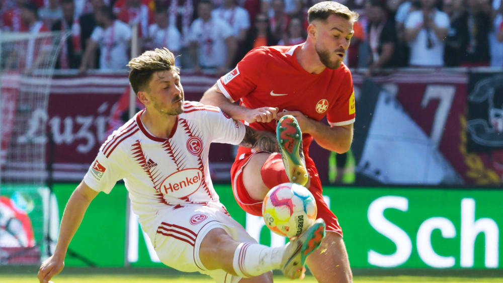 Dawid Kownacki (li.) erzielte beim Düsseldorfer 3:0-Erfolg in Kaiserslautern zwei Tore.