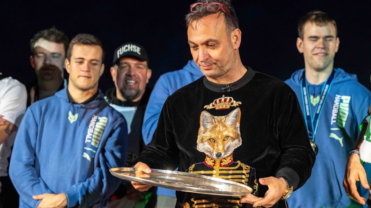 Nach-Diebstahl-Liga-denkt-schon-an-neue-Meisterschale