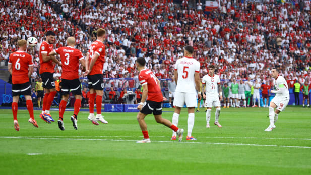 Piotr Zielinski of Poland takes a free kick Poland v Austria, UEFA European Championship, EM, Europameisterschaft 2024, Group D, Football, Olympiastadion, Berlin, Germany, 21 Jun 2024 EDITORIAL USE ONLY No use with unauthorised audio, video, data, fixture lists, club league logos or live services. Online in-match use limited to 120 images, no video emulation. No use in betting, games or single club league player publications. PUBLICATIONxINxGERxSUIxAUTxHUNxGREx MLTxCYPxROUxBULxUAExKSAxONLY Copyright: xKieranxMcManus Shutterstockx 14543876ae