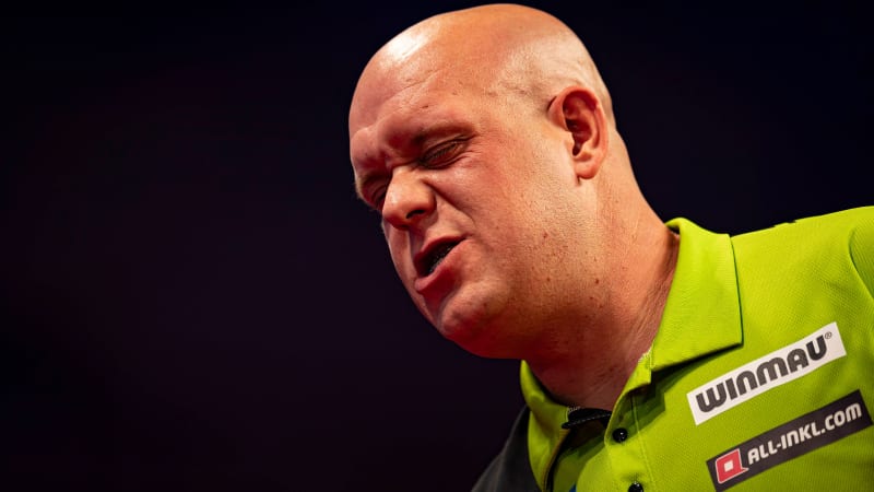21st July 2024; Winter Gardens, Blackpool, England; 2024 Betfred World Matchplay Darts Final; Michael van Gerwen grimaces after missing a double finish PUBLICATIONxNOTxINxUK ActionPlus12671201 GodfreyxPitt