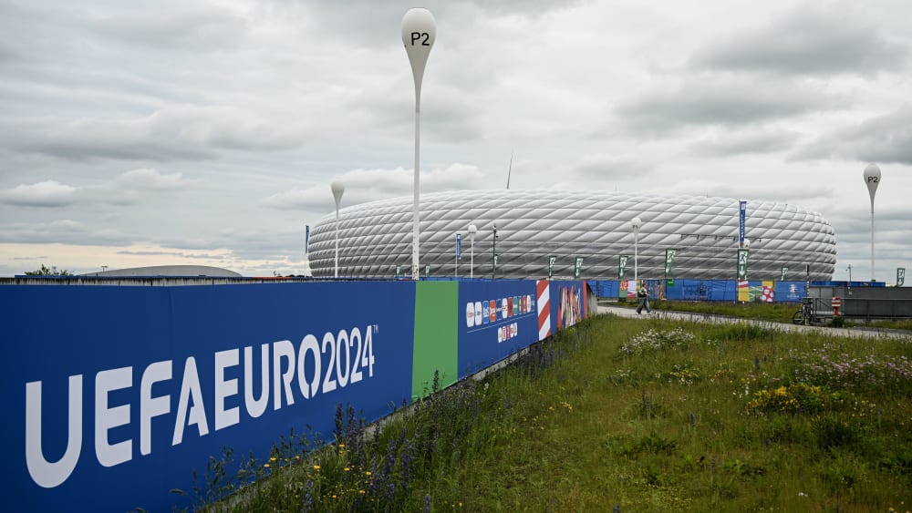 Am Freitag wird hier fußballgespielt und gezündelt: Die Allianz Arena in München.
