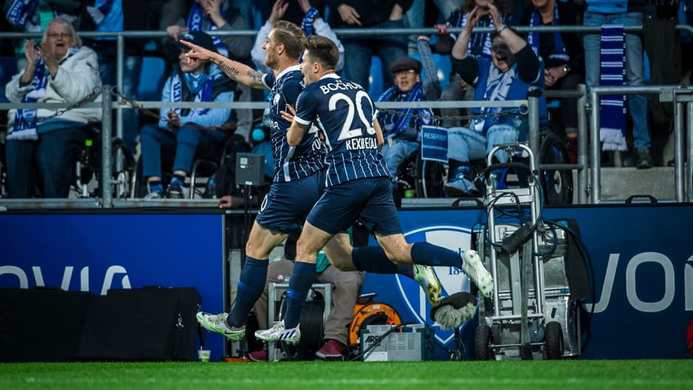 Sebastian Polter (li.) köpfte den VfL gegen Bielefeld in Führung.