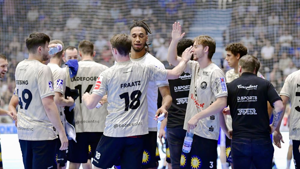 Jubel bei den Gästen: Der BHC gewinnt das Derby in Gummersbach.