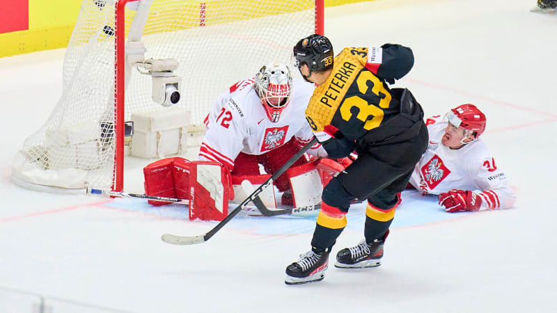 John-Jason (JJ) Peterka Nr.33 of Germany NHL, Eishockey Herren, USA Buffalo Sabres) scores, shoots goal , Tor, Treffer, Torschuss, 4-2 in the preliminary round match GERMANY - POLAND of the IIHF Ice hockey, Eishockey World Championship, WM, Weltmeisterschaft Group B in Ostrava, Czechia, May 18, 2024, Season 2023 2024