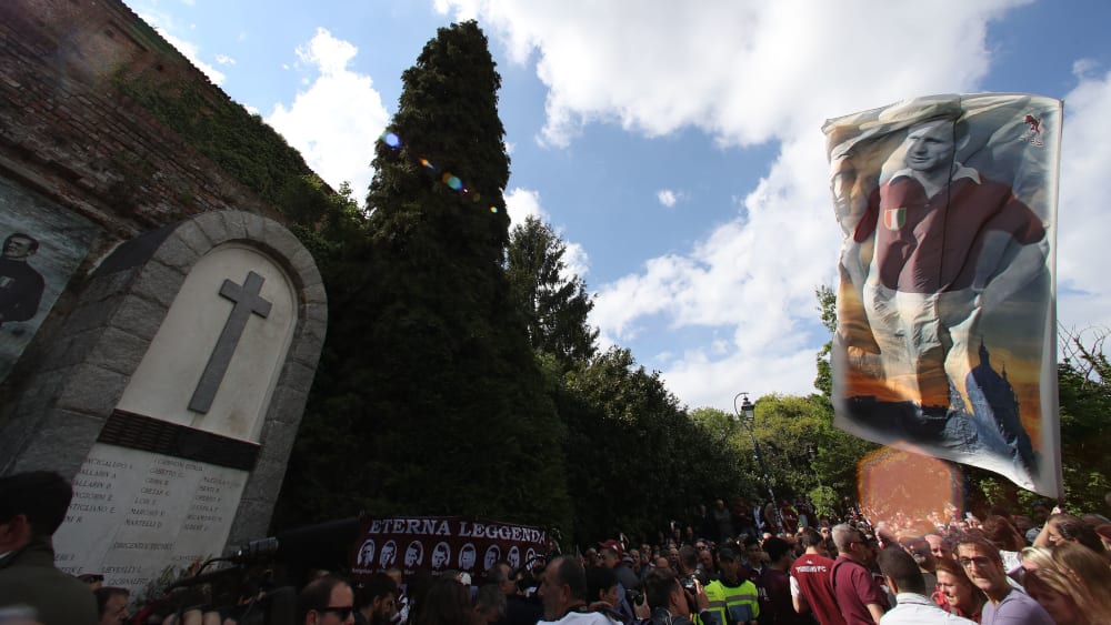 Jährliches Gedenken mit Mazzola-Flagge: der Toro auf dem Turiner Hausberg Superga.