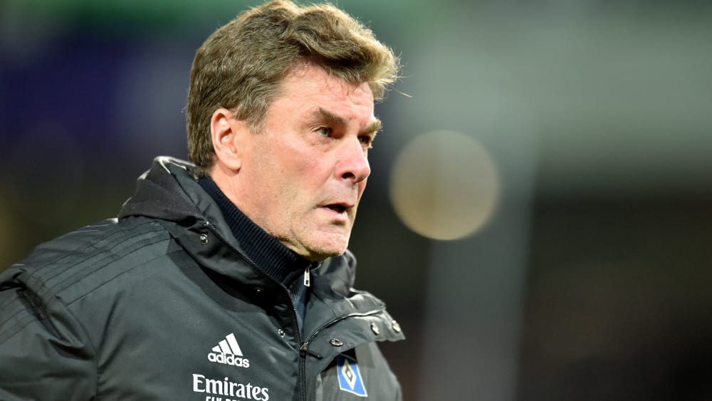 Sichtlich unzufrieden mit der Leistung seiner Mannschaft: HSV-Trainer Dieter Hecking. 