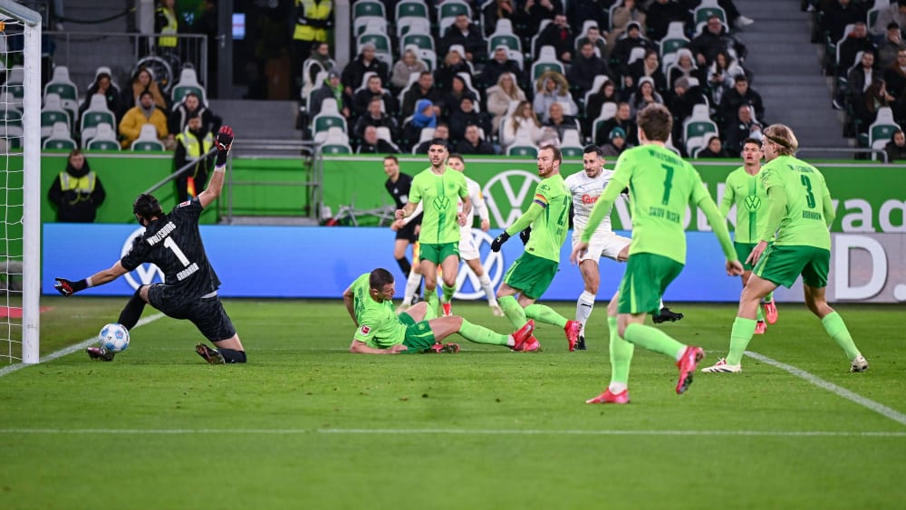 Bilder | VfL Wolfsburg - Holstein Kiel 2:2 | 19. Spieltag | Bundesliga ...