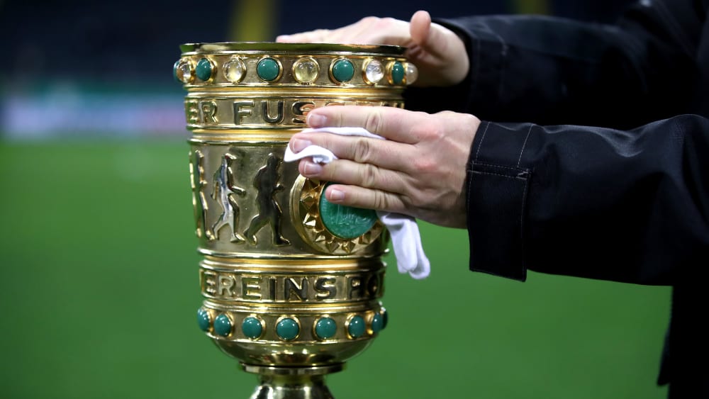 Frisch geputzt: Der DFB-Pokal wird am 13. Mai in Berlin vergeben.