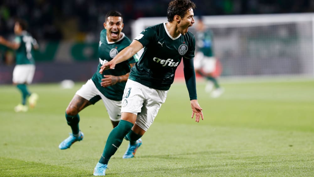 Raphael Veiga bejubelt das 1:0 für Palmeiras.