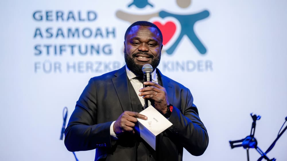 Gerald Asamoah bei der "Gala der Herzen" seiner Stiftung für herzkranke Kinder.