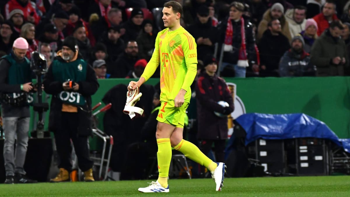 مانويل نوير يغيب عن مباراتين في كأس ألمانيا بسبب الإيقاف بعد تلقيه بطاقة حمراء