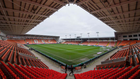 Außerhalb des Stadions "Bloomfield Road" in Blackpool ist es zu einem tödlichen Vorfall gekommen.