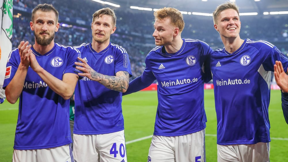 Strahlende Schalker Gesichter: Dominick Drexler, Sebastian Polter, Sepp van den Berg, Marius Bülter (v.l.).