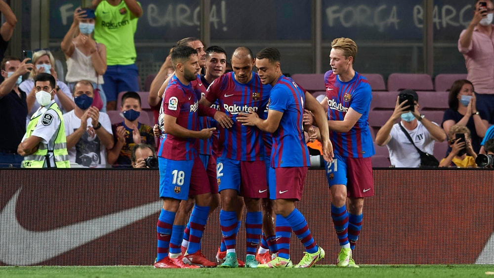 Die ersten vier Tore nach dem Abschied von Leo Messi: Der FC Barcelona feiert allen voran Martin Braithwaite.