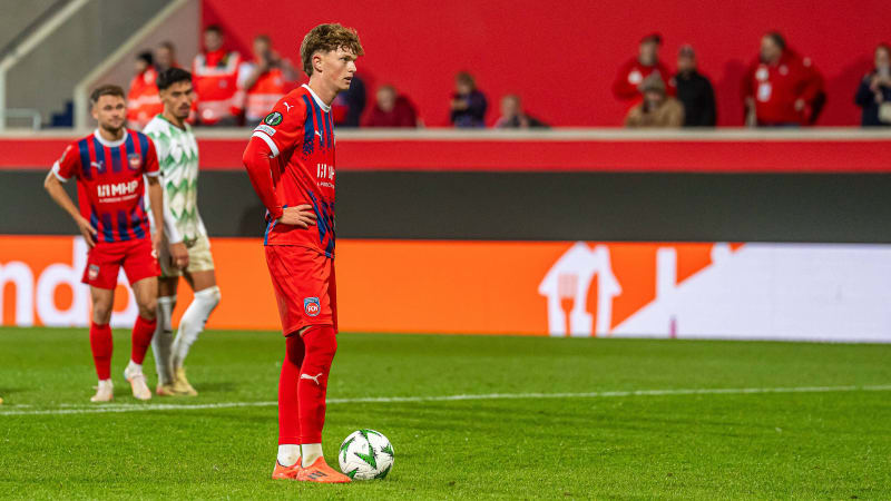 Paul Wanner (FC Heidenheim, 10) vor dem Elfmeter, GER, 1. FC Heidenheim vs. NK Olimpija Ljubljana, Fussball, UEFA Conference League, Spielzeit 2024 2025, 03.10.2024, GER, 1. FC Heidenheim vs. NK Olimpija Ljubljana, Fussball, UEFA Conference League, Spielzeit 2024 2025, 03.10.2024 Heidenheim *** Paul Wanner FC Heidenheim, 10 before the penalty, GER, 1 FC Heidenheim vs NK Olimpija Ljubljana, Football, UEFA Conference League, 2024 2025 season, 03 10 2024, GER, 1 FC Heidenheim vs NK Olimpija Ljubljana, Football, UEFA Conference League, 2024 2025 season, 03 10 2024 Heidenheim Copyright: xMichaelxSchmidt Eibner-Pressefotx EP_MST