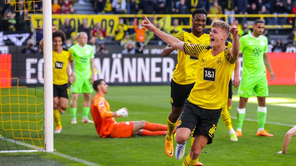 Der Jubel des Bundesliga-Debütanten: Tom Rothe leitete den Dortmunder Sieg mit seinem Premierentreffer ein.