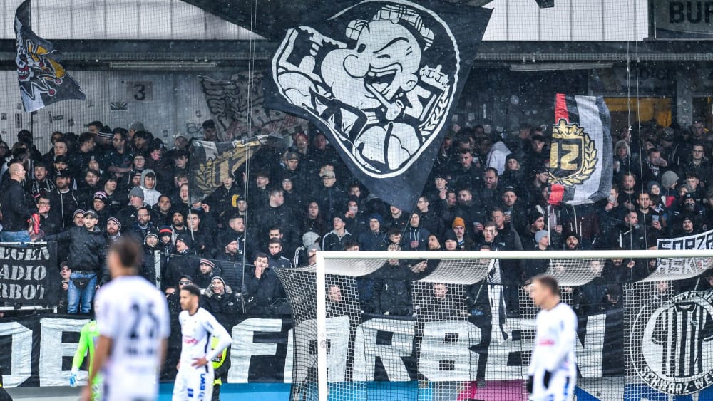 Ein paar LASK-Fans hatten sich beim OÖ-Derby nicht unter Kontrolle.