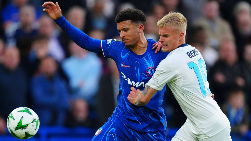 In der vergangenen Saison maß sich Viktor Bergh in der Conference League noch mit Jadon Sancho und dem FC Chelsea, in der kommenden Spielzeit läuft er für Hansa Rostock in der 3. Liga auf.