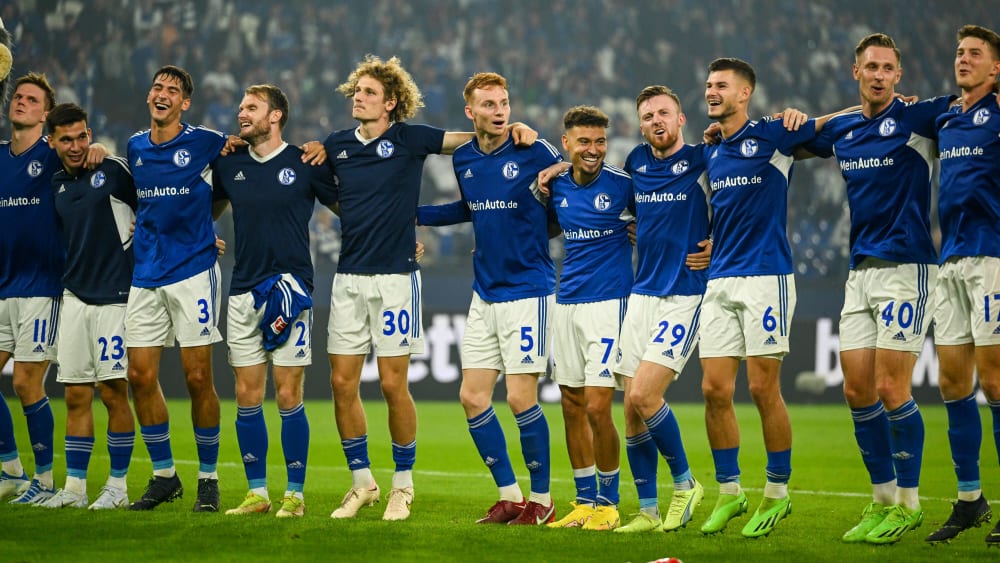 Im ersten Revierderby überzeugt: Schalke nach dem Sieg gegen Bochum.