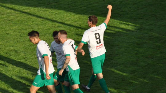 Marco Laubner (r.) rettete dem ASKÖ Klingenbach im Heim-Derby gegen St. Margarethen einen Punkt.