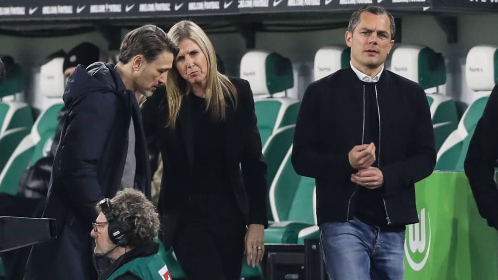 Wie lange bleibt Wolfsburgs Coach Niko Kovac (li.) noch im Amt? Geschäftsführer Marcel Schäfer vermeidet nach dem Augsburg-Spiel ein klares Bekenntnis.