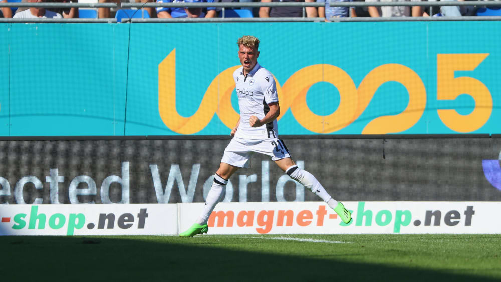 Luftsprung: Robin Hack feiert seinen Treffer zum 1:1 gegen Darmstadt.