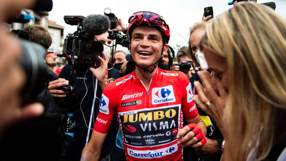 Im Blitzlichtgewitter: Sepp Kuss hat die Vuelta gewonnen.