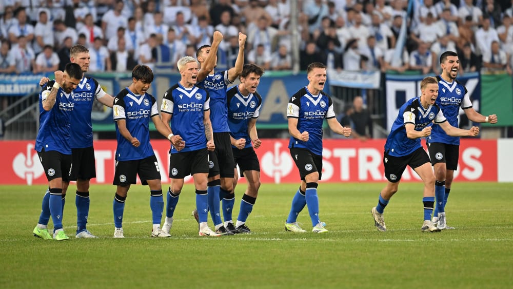 Arminia Bielefeld hat den VfL Bochum im Elfmeterschießen aus dem DFB-Pokal geschmissen.