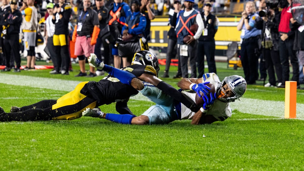 Jalen Tolbert fängt den entscheidenden Pass kurz vor Schluss in Pittsburgh