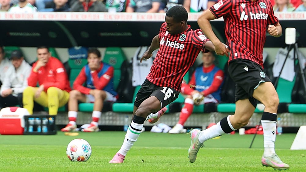 Hannovers Noel Aseko Nkili sicherte 96 den Sieg gegen Kaiserslautern.