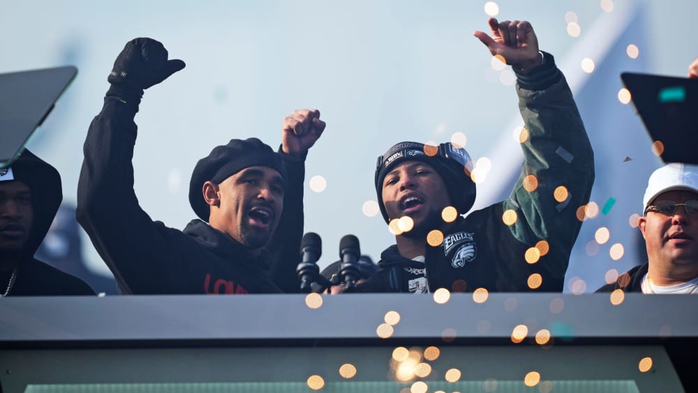 Haben vergangene NFL-Saison den Super Bowl mit den Philadelphia Eagles gewonnen: Quarterback Jalen Hurts und Running Back Saquon Barkley.