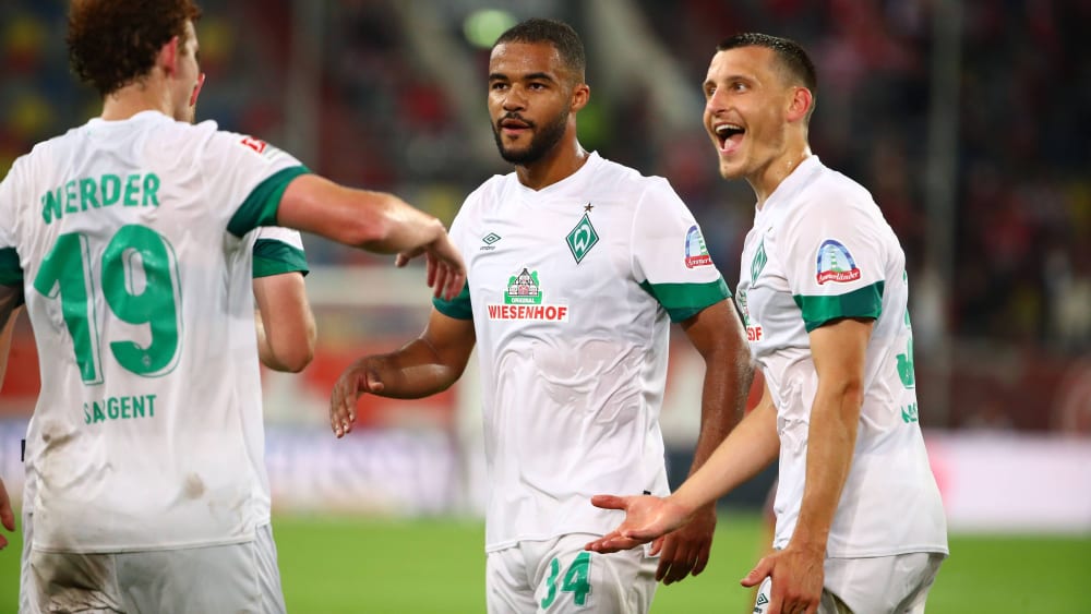 Jubel in Grün-Weiß: Werder holt drei Punkte in Düsseldorf.