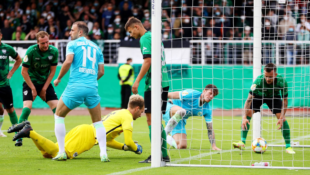 Besser spät als nie: Wout Weghorst trifft in der Verlängerung zum 2:1 für den VfL Wolfsburg.&nbsp;