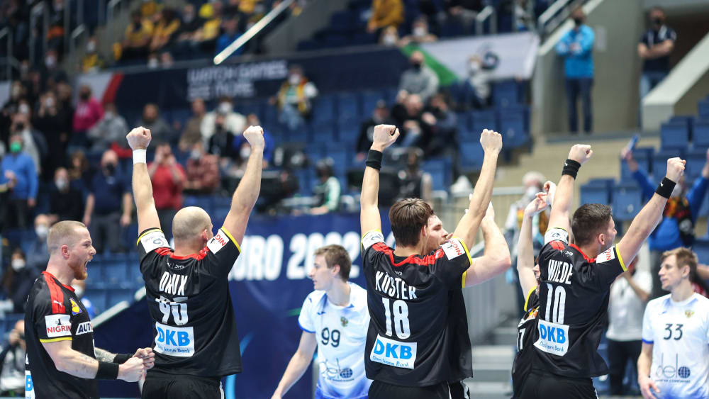 Arme in den Himmel gerissen: Die deutschen Handballer gewannen zum EM-Abschluss.