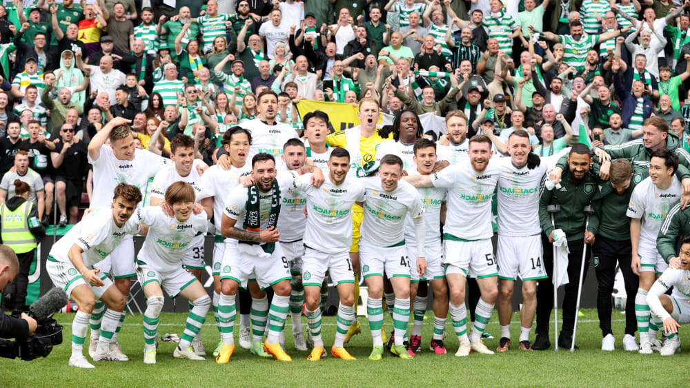 Durch einen 2:0-Sieg über Heart of Midlothian krönte sich Celtic Glasgow zum schottischen Meister.&nbsp;