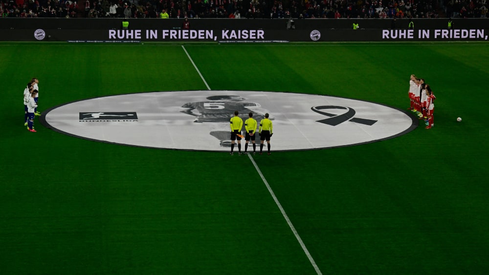 Bayern Munich and Hoffenheim's players observe a moment of silence in honour of late German football legend Franz Beckenbauer ahead of the German first division Bundesliga football match between FC Bayern Munich and TSG 1899 Hoffenheim in Munich, southern Germany, on January 12, 2024. (Photo by Tobias SCHWARZ / AFP) / DFL REGULATIONS PROHIBIT ANY USE OF PHOTOGRAPHS AS IMAGE SEQUENCES AND/OR QUASI-VIDEO (Photo by TOBIAS SCHWARZ/AFP via Getty Images)