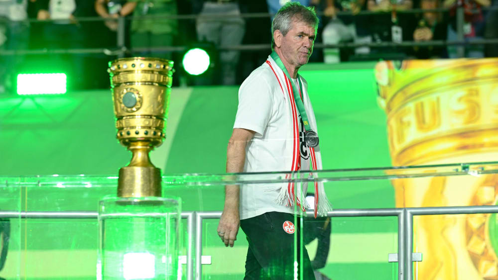 Geht am DFB-Pokal vorbei - und einem neuen Trainerjob entgegen? Friedhelm Funkel verspürt noch Lust.