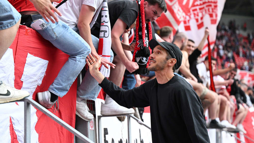 Freiburgs Trainer Julian Schuster.