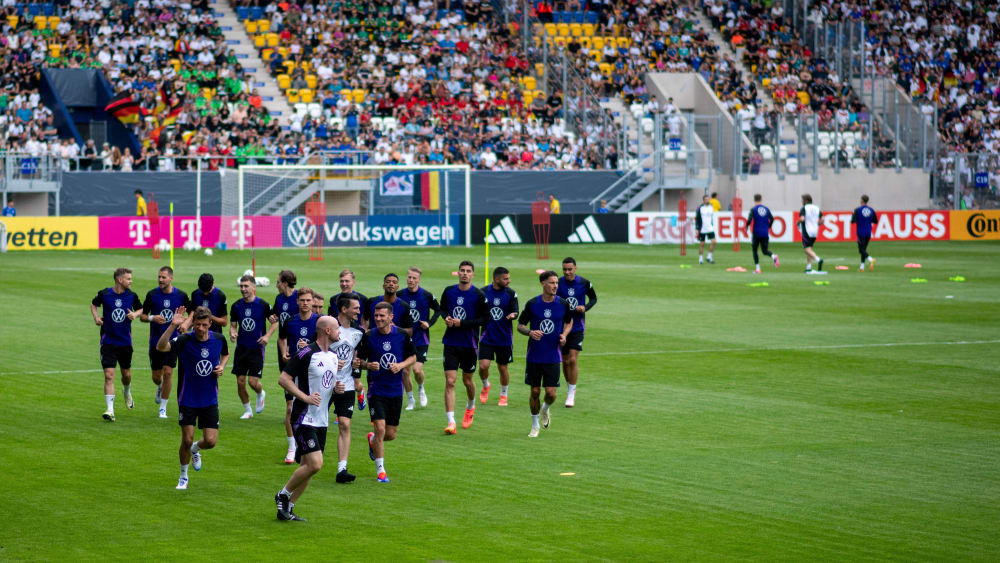  Die Nationalelf beim öffentlichen Training in Jena.