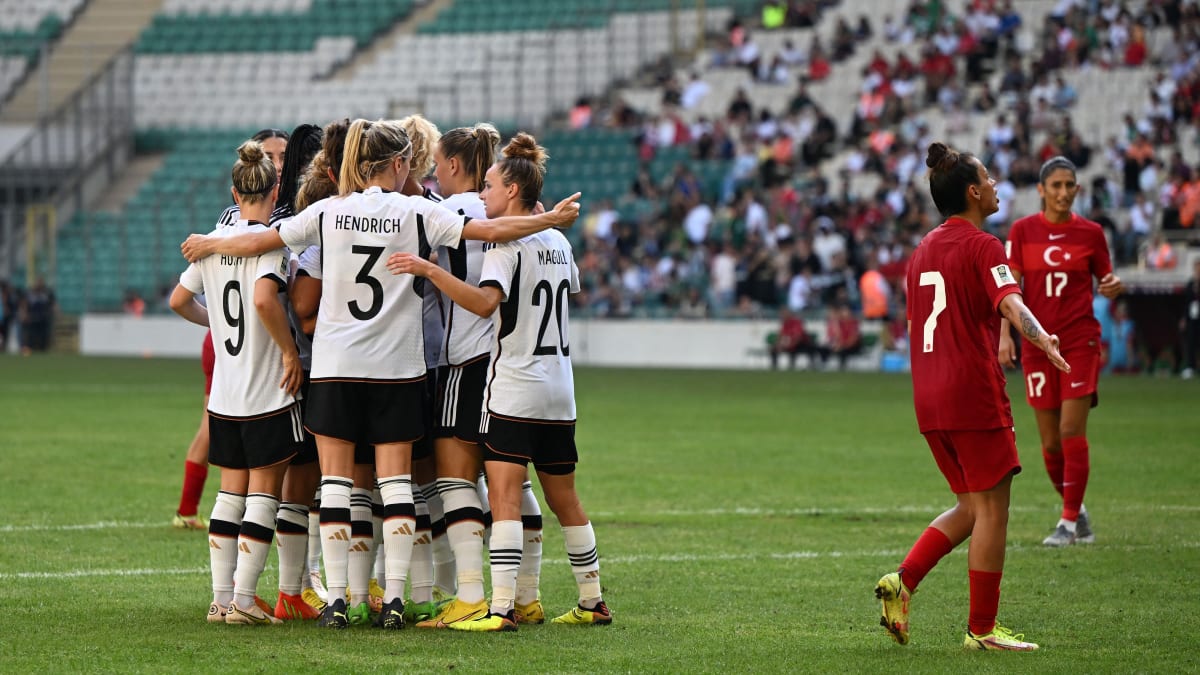 Nach 30 in der Türkei DFBFrauen für die WM qualifiziert kicker