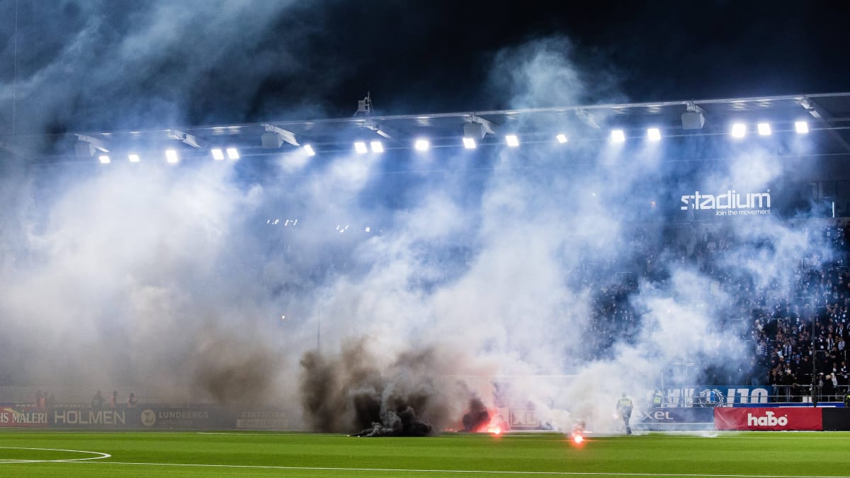 Der-Rasen-brennt-Skandalszenen-in-Schwedens-Relegation