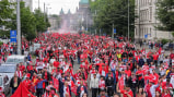 Türkische Fans in Leipzig auf dem Weg zum Stadion