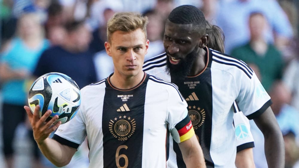 Gerieten im Vorfeld der WM 2022 aneinander: Joshua Kimmich&nbsp; (li.) und Antonio Rüdiger.