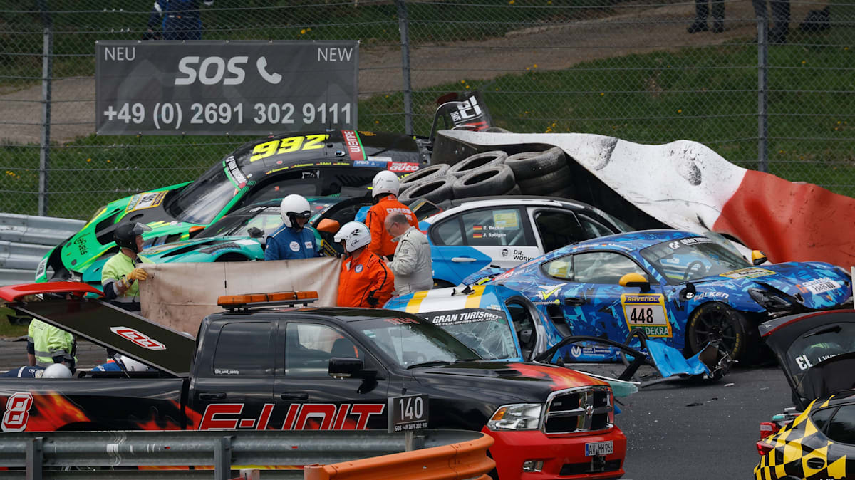 Todesfall nach Massencrash auf dem Nürburgring
